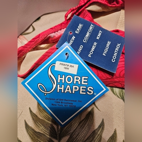 #318 Shore Shapes - Coral Swimsuit w floral design Size: 18W - Picture 7 of 9